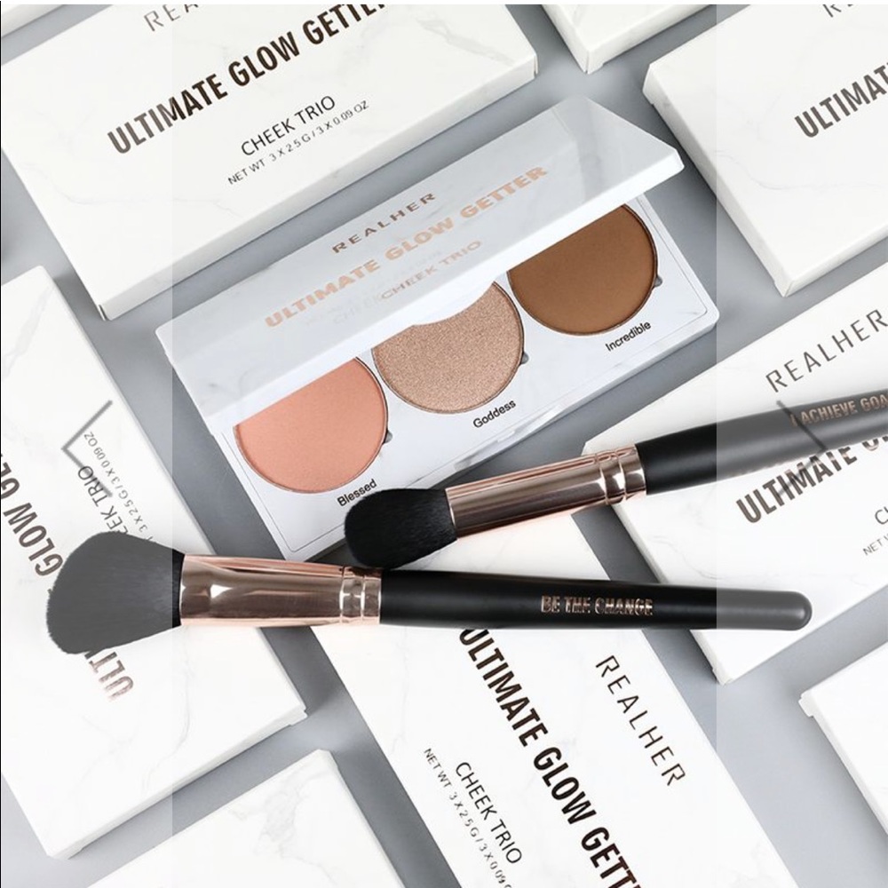 REALHER
Ultimate Glow Getter Cheek Trio